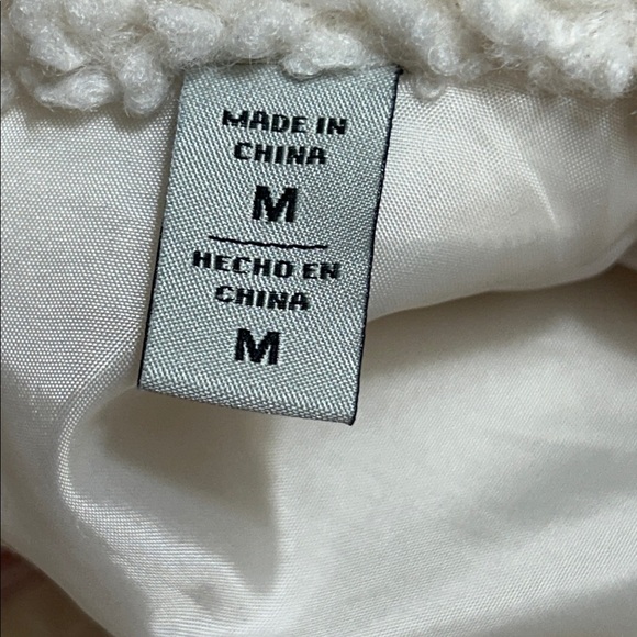LEVI’S WOMENS SHERPA TEDDY FLEECE JACKET IN OFF WHITE SZ M - Picture 8 of 14